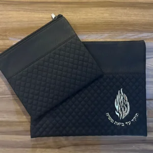 כיסויי טלית ותפילין שחור דמוי עור עם הבלטה ״האש שלי״ 36x29 ס״מ