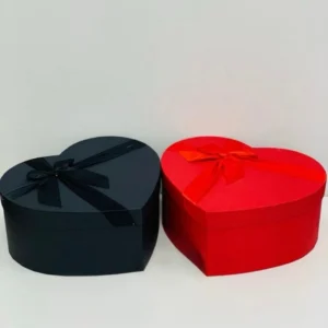 קופסאות לב בצבעים וגדלים שונים